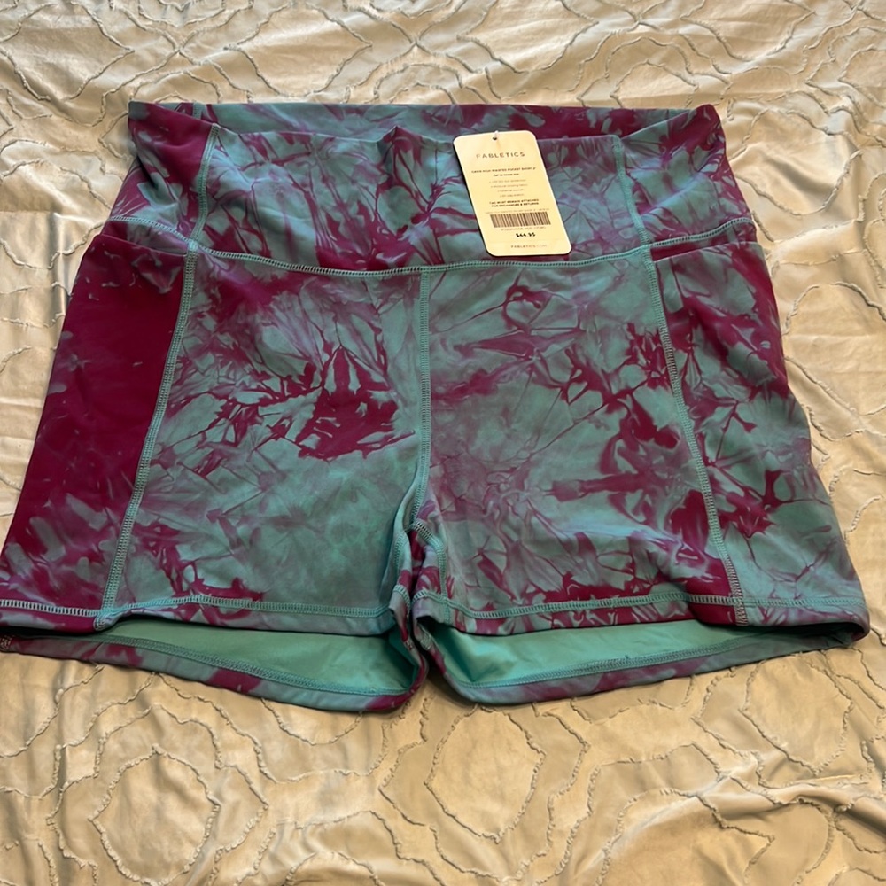 NWT Fabletics oasis high-waisted pocket short 2” size 2x or 18/20